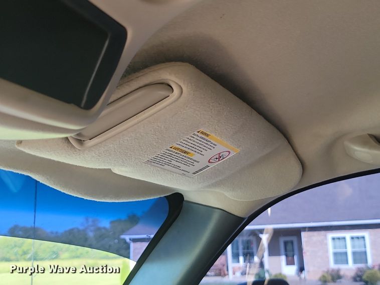 image for item JE9503 2003 Chevrolet Silverado 3500  Crew Cab flatbed pickup truck