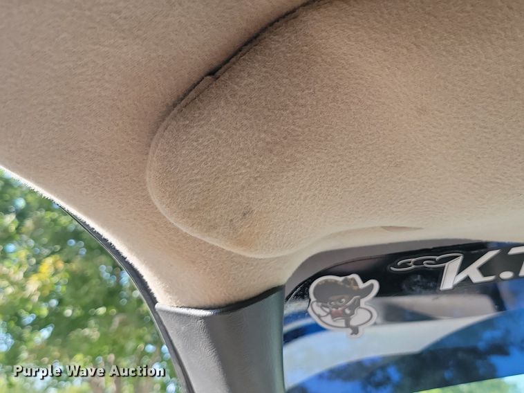 image for item JE9503 2003 Chevrolet Silverado 3500  Crew Cab flatbed pickup truck