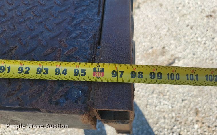 image for item JE9503 2003 Chevrolet Silverado 3500  Crew Cab flatbed pickup truck