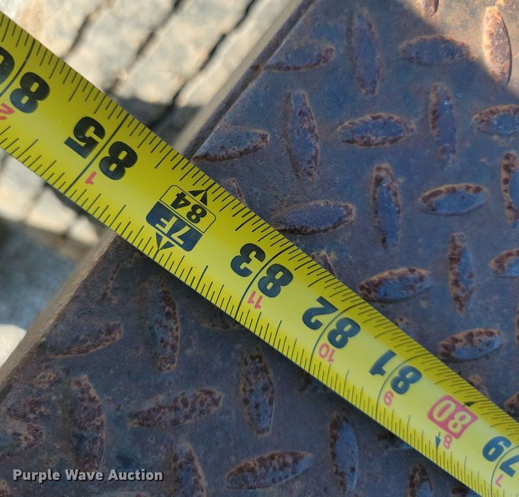 image for item JE9503 2003 Chevrolet Silverado 3500  Crew Cab flatbed pickup truck