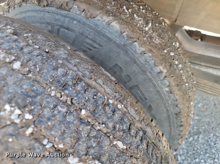 image for item JE9503 2003 Chevrolet Silverado 3500  Crew Cab flatbed pickup truck