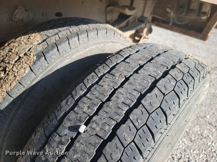 image for item JE9503 2003 Chevrolet Silverado 3500  Crew Cab flatbed pickup truck