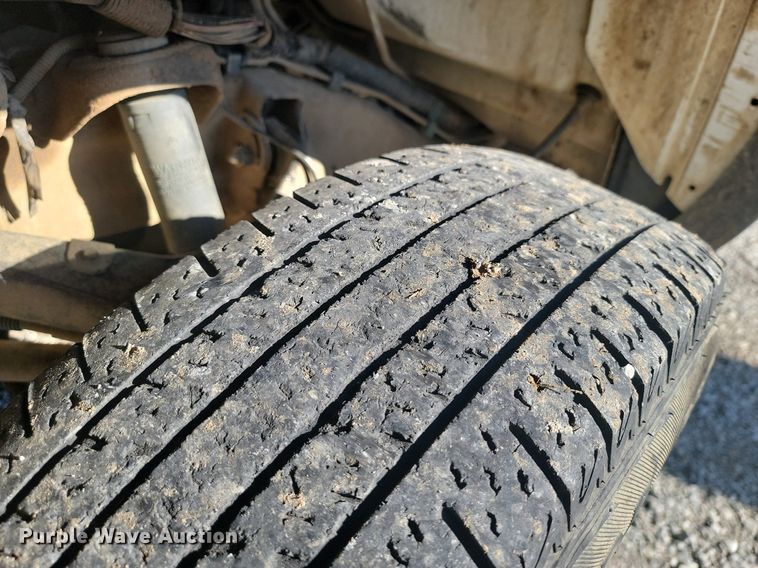 image for item JE9503 2003 Chevrolet Silverado 3500  Crew Cab flatbed pickup truck