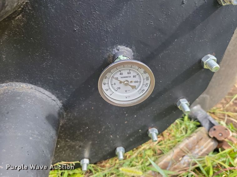 image for item JE9512 Oil tank