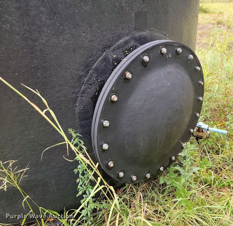 image for item JE9513 Oil tank