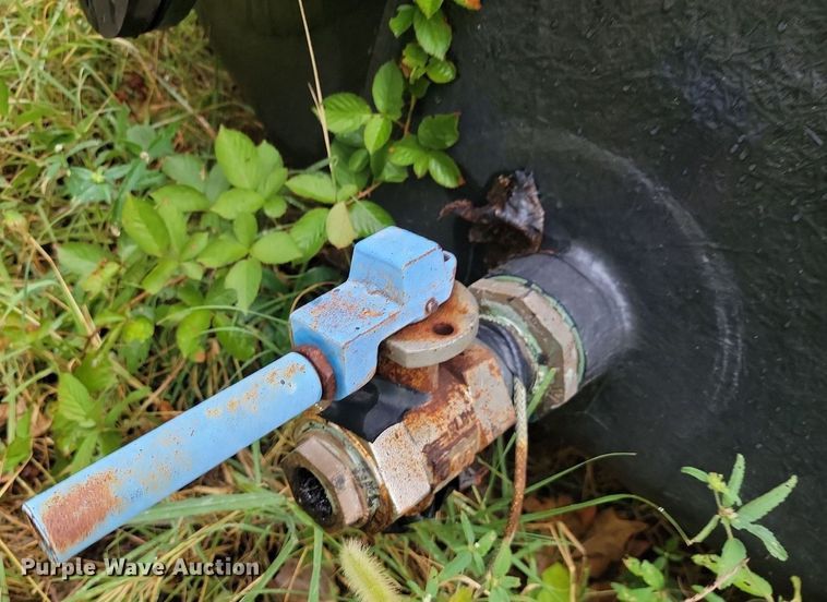 image for item JE9513 Oil tank