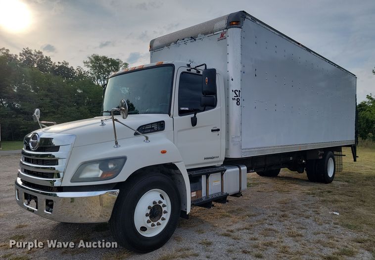 image for item JE9524 2015 Hino 338  box truck