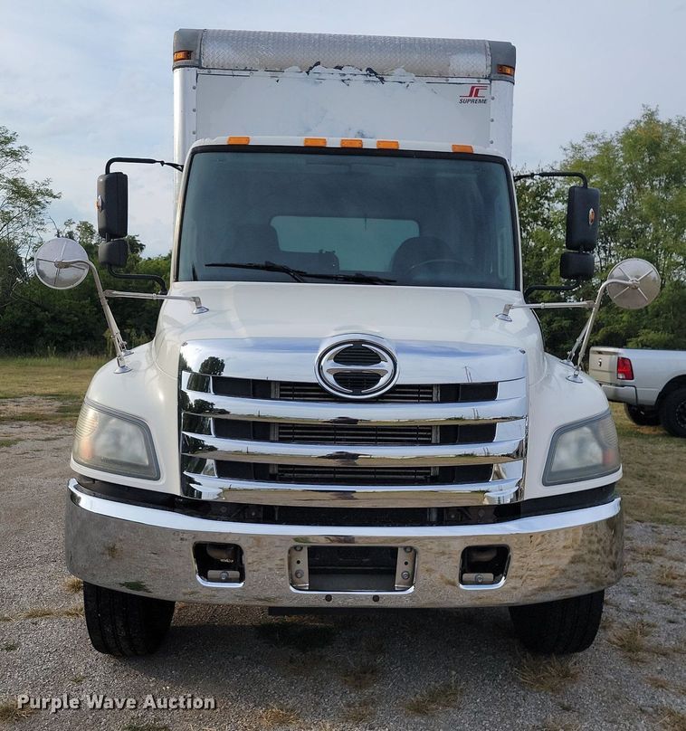 image for item JE9524 2015 Hino 338  box truck