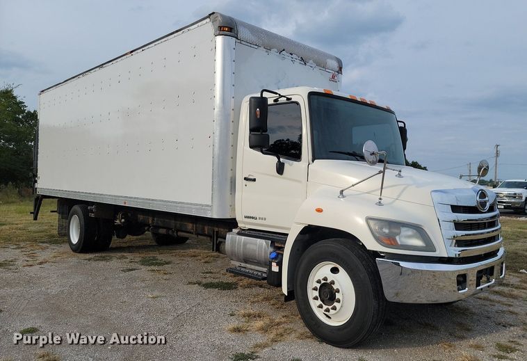 image for item JE9524 2015 Hino 338  box truck