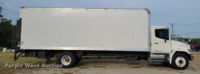 image for item JE9524 2015 Hino 338  box truck