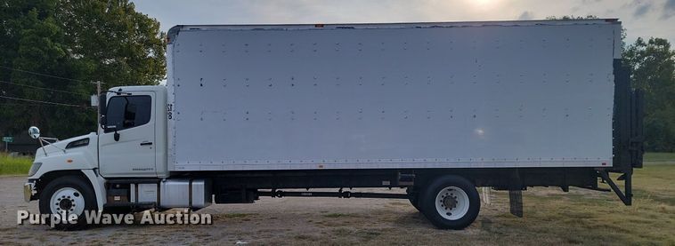 image for item JE9524 2015 Hino 338  box truck