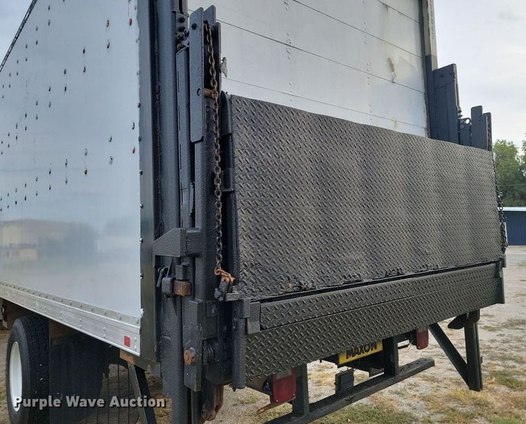 image for item JE9524 2015 Hino 338  box truck