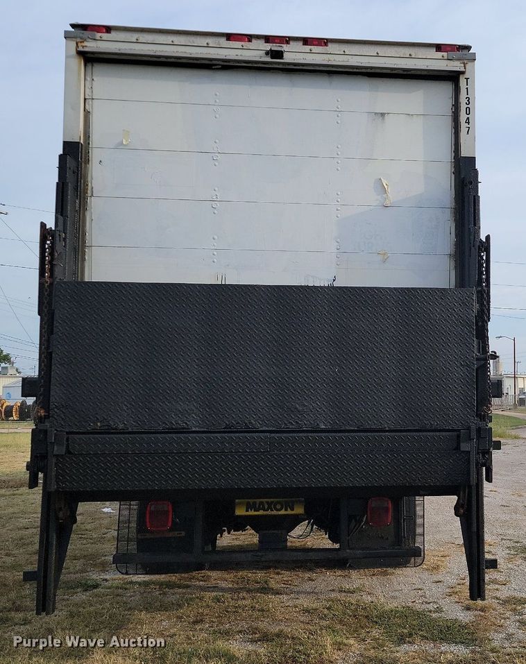 image for item JE9524 2015 Hino 338  box truck