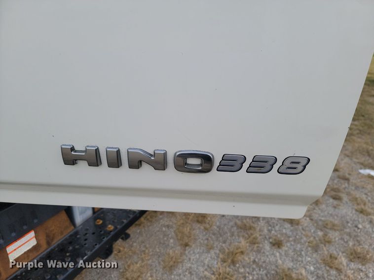 image for item JE9524 2015 Hino 338  box truck