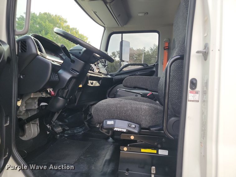 image for item JE9524 2015 Hino 338  box truck