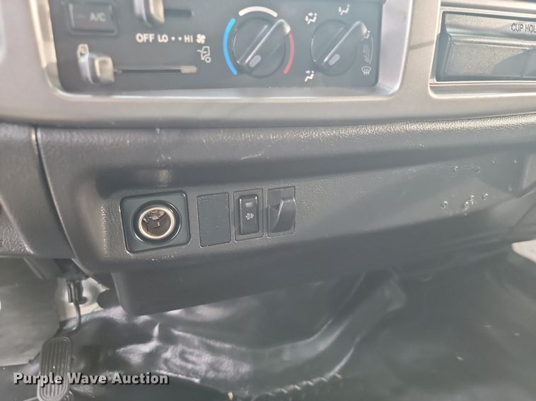 image for item JE9524 2015 Hino 338  box truck