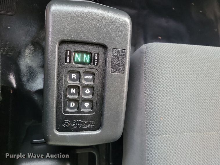 image for item JE9524 2015 Hino 338  box truck