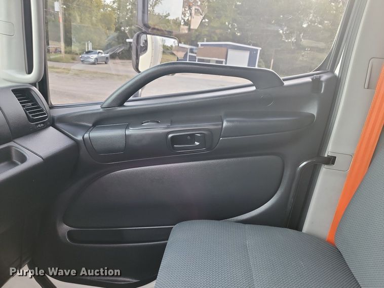 image for item JE9524 2015 Hino 338  box truck