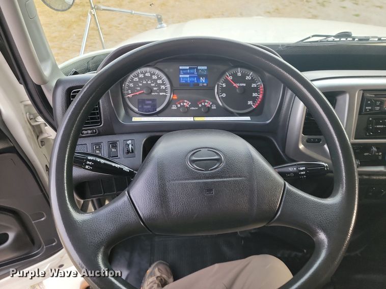 image for item JE9524 2015 Hino 338  box truck