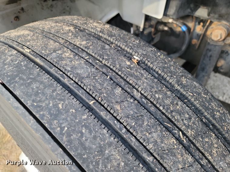 image for item JE9524 2015 Hino 338  box truck