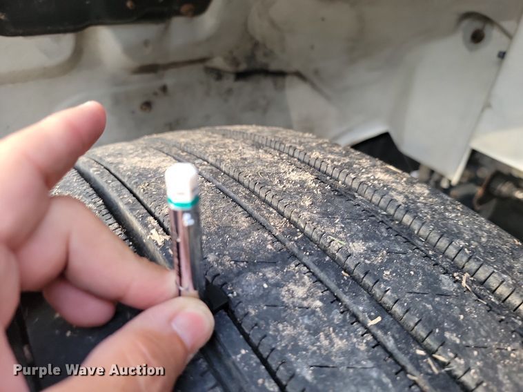 image for item JE9524 2015 Hino 338  box truck