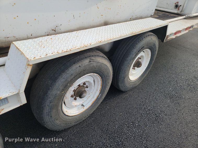 image for item JE9525 1984 DHW  equipment trailer with oil filtration system