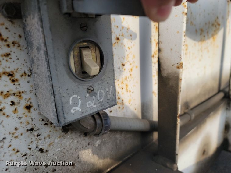 image for item JE9525 1984 DHW  equipment trailer with oil filtration system