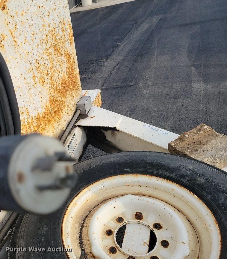 image for item JE9525 1984 DHW  equipment trailer with oil filtration system