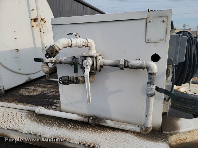 image for item JE9525 1984 DHW  equipment trailer with oil filtration system