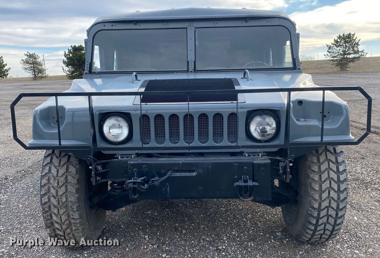 image for item JW9223 1988 Am General HMMWV  SUV