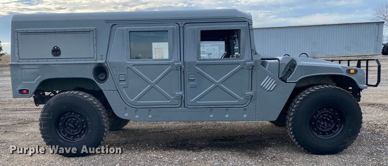 image for item JW9223 1988 Am General HMMWV  SUV