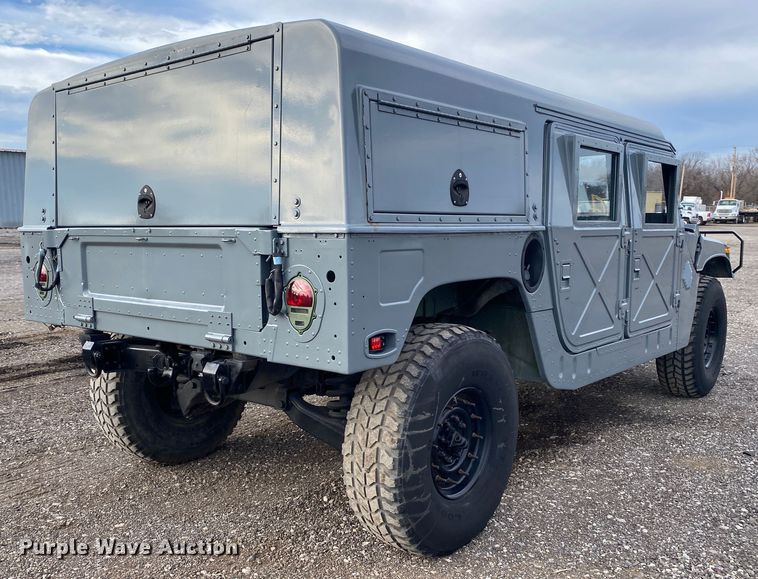 image for item JW9223 1988 Am General HMMWV  SUV