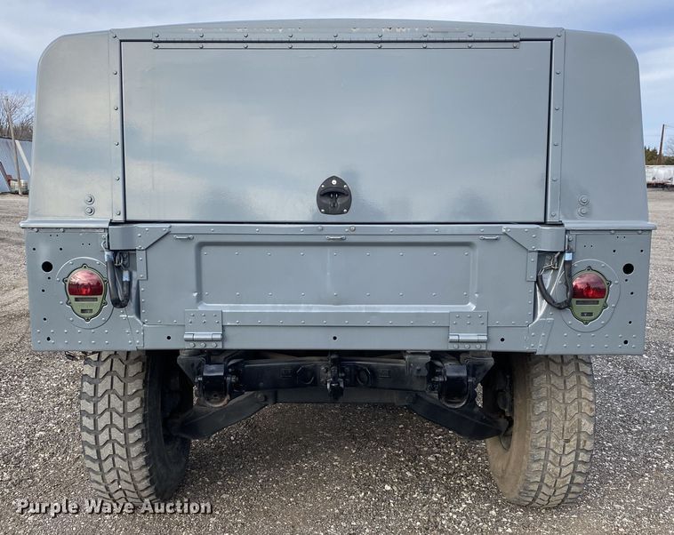 image for item JW9223 1988 Am General HMMWV  SUV