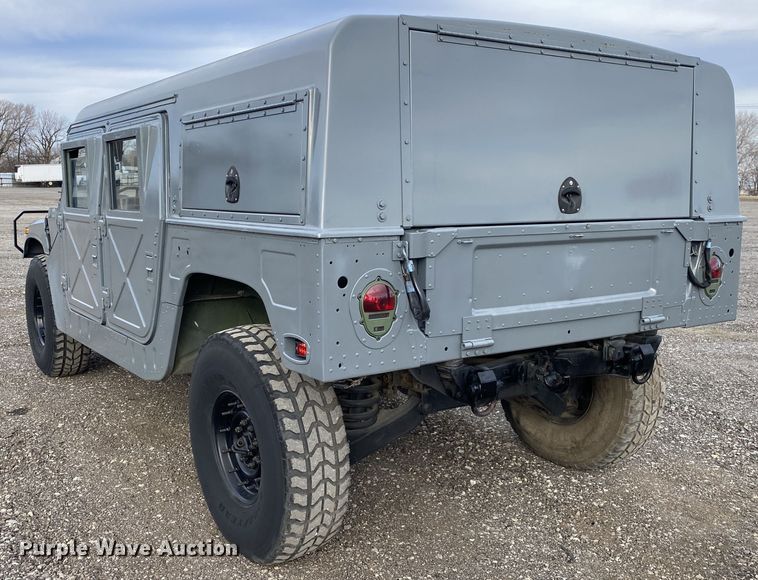 image for item JW9223 1988 Am General HMMWV  SUV