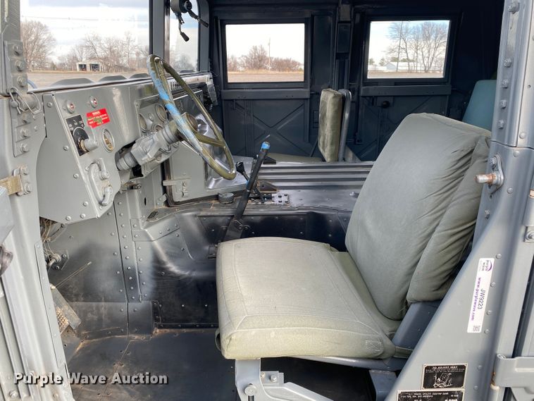 image for item JW9223 1988 Am General HMMWV  SUV