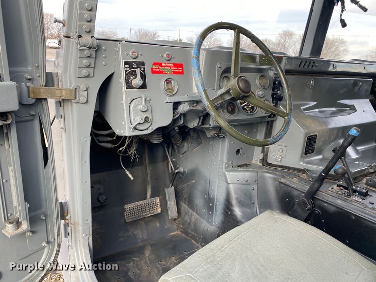 image for item JW9223 1988 Am General HMMWV  SUV