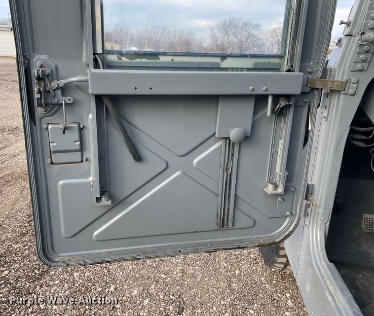 image for item JW9223 1988 Am General HMMWV  SUV