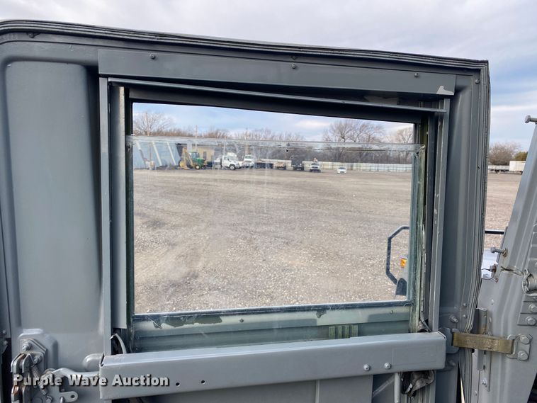 image for item JW9223 1988 Am General HMMWV  SUV