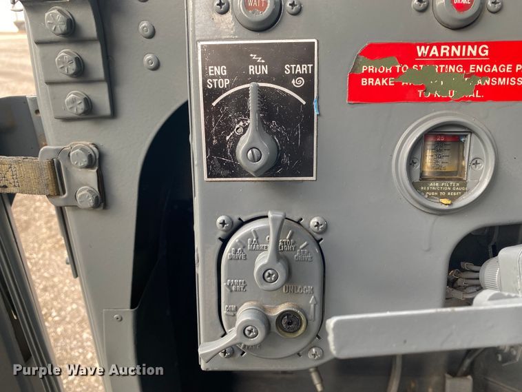 image for item JW9223 1988 Am General HMMWV  SUV