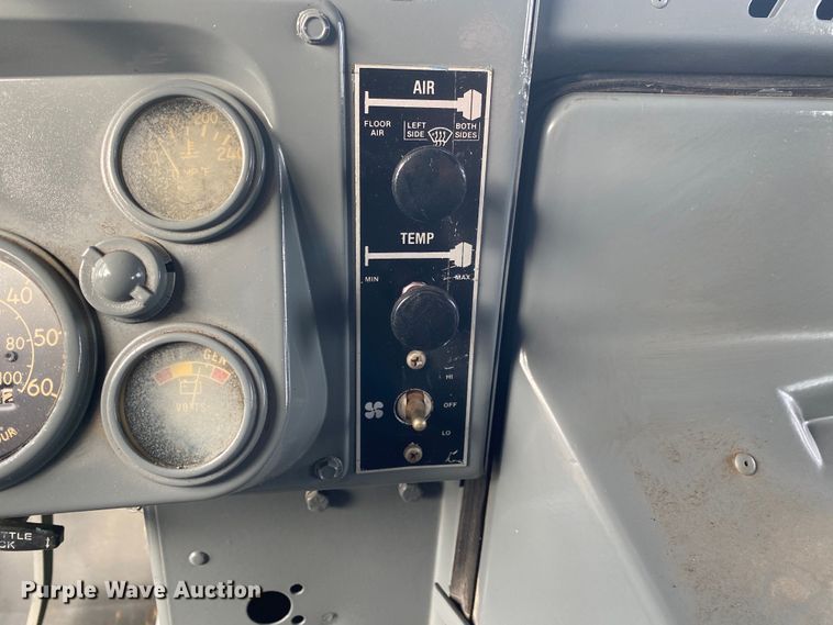 image for item JW9223 1988 Am General HMMWV  SUV