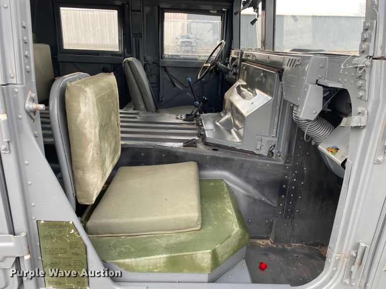 image for item JW9223 1988 Am General HMMWV  SUV