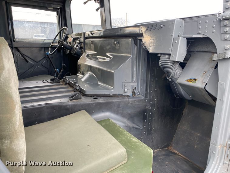 image for item JW9223 1988 Am General HMMWV  SUV