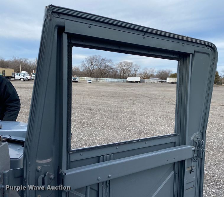 image for item JW9223 1988 Am General HMMWV  SUV