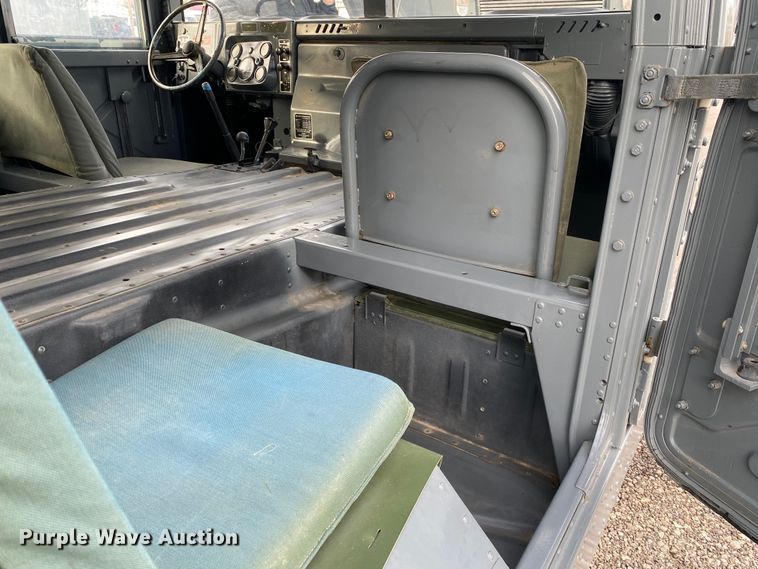 image for item JW9223 1988 Am General HMMWV  SUV