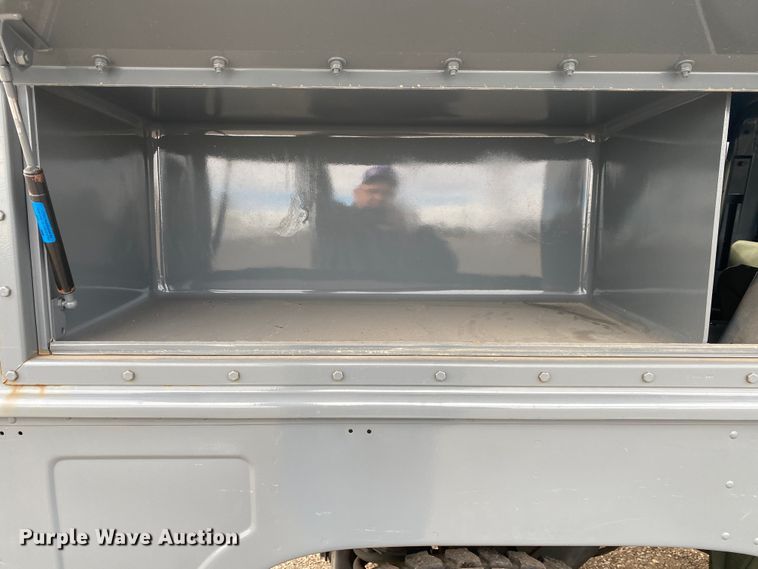 image for item JW9223 1988 Am General HMMWV  SUV