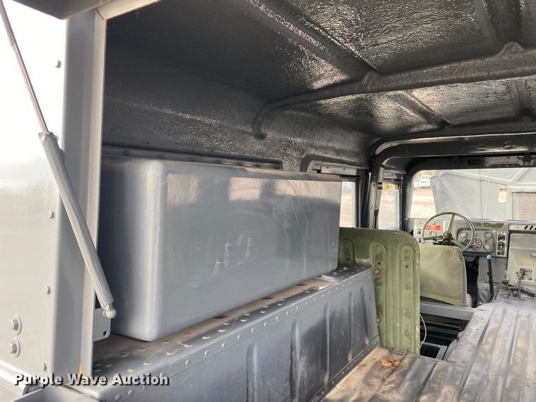 image for item JW9223 1988 Am General HMMWV  SUV