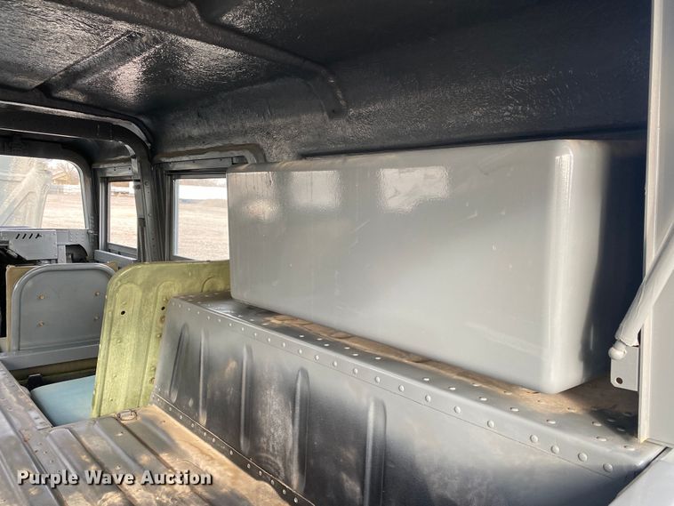 image for item JW9223 1988 Am General HMMWV  SUV