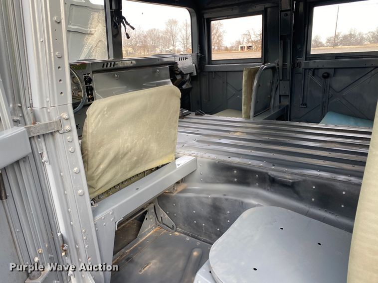 image for item JW9223 1988 Am General HMMWV  SUV