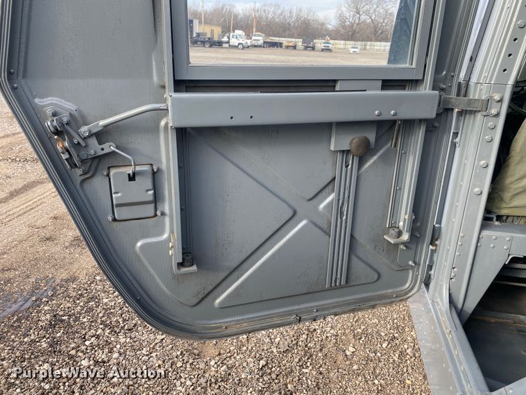 image for item JW9223 1988 Am General HMMWV  SUV