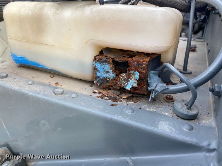 image for item JW9223 1988 Am General HMMWV  SUV